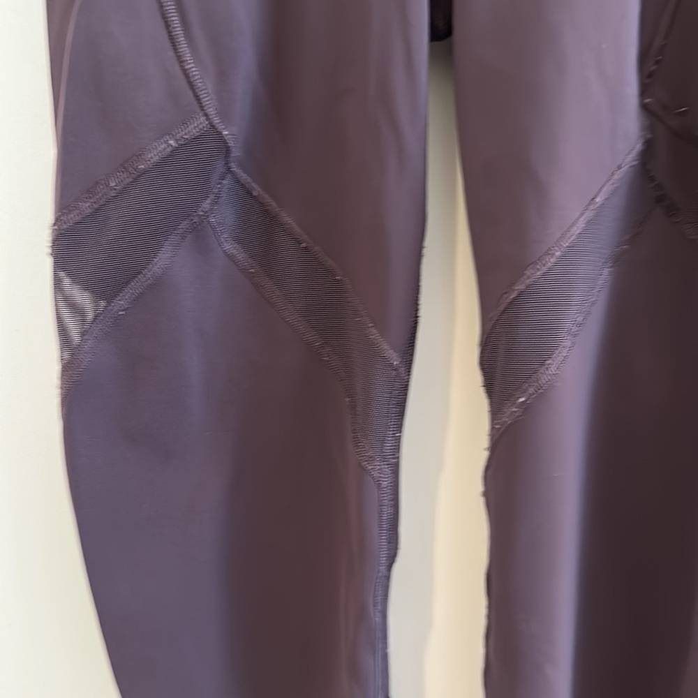 Lululemon Sz 4 Cropped Leggings -side pockets - Picture 4 of 10